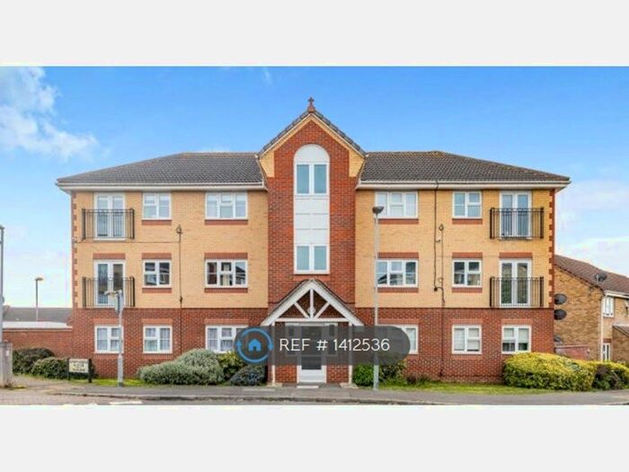 2 Bedroom Flat To Rent In Altham Gardens, Watford, WD19