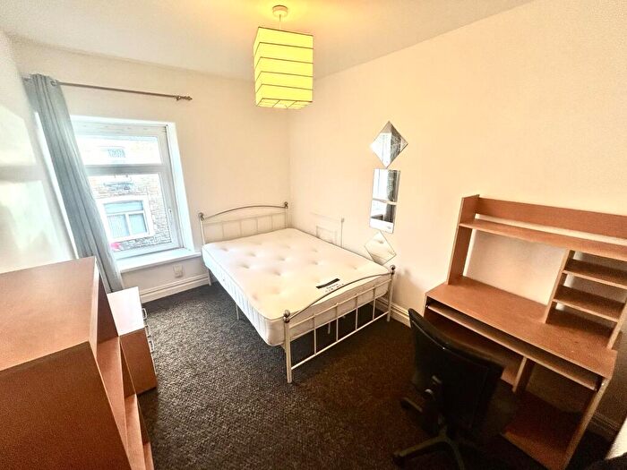 4 Bedroom House Of Multiple Occupation To Rent In Queen Street, , Treforest, CF37