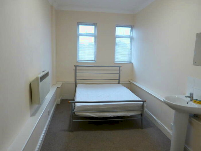 Flat To Rent In Golders Green Road, Golders Green, London, NW11