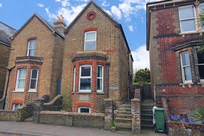 3 Bedroom Detached House For Sale In Ospringe Road, Faversham, ME13