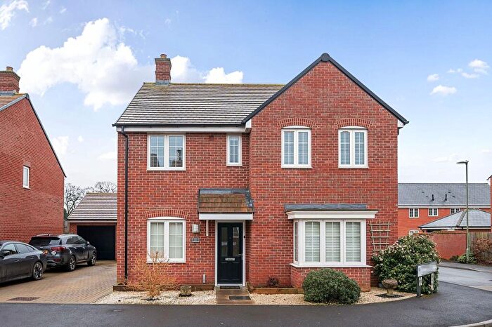 4 Bedroom Detached House For Sale In Westlake Gardens, Bramley, RG26