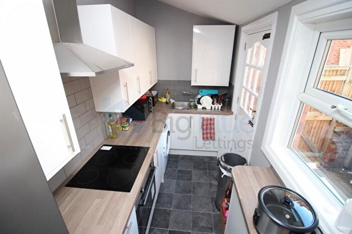 6 Bedroom House To Rent In Richmond Mount, Leeds, LS6