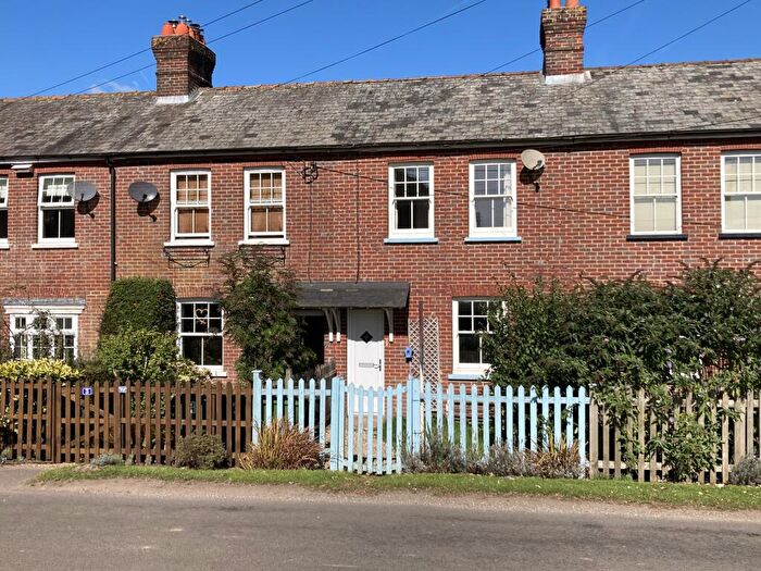 2 Bedroom Terraced House For Sale In Station Road, East Tisted, GU34