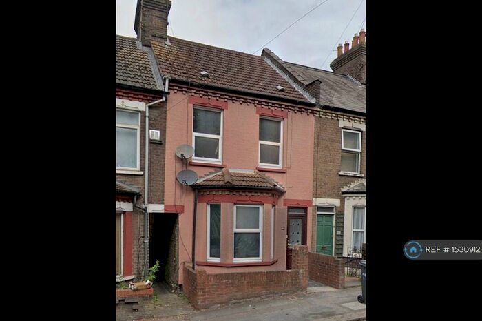 3 Bedroom Terraced House To Rent In Hitchin Road, Luton, LU2