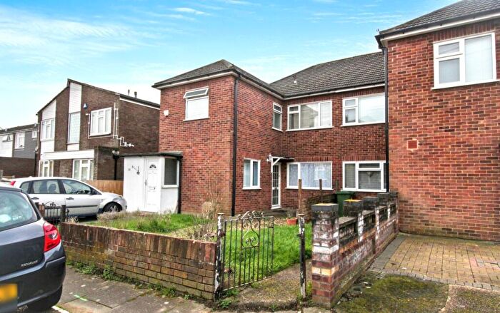 2 Bedroom Maisonette For Sale In Essex Close, Romford, RM7