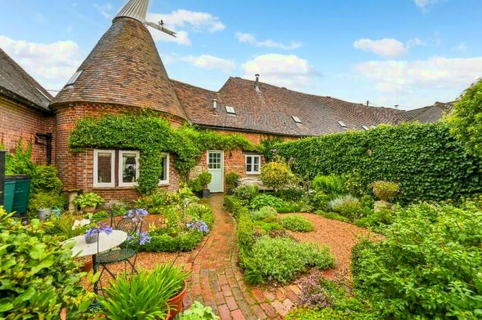 3 Bedroom Barn Conversion For Sale In Canterbury Road, Ashford, TN25