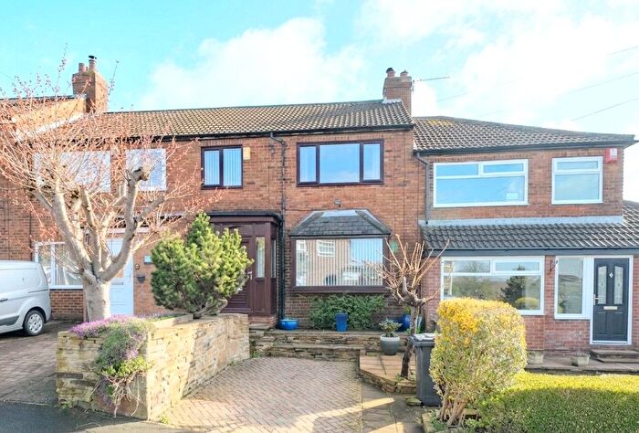 3 Bedroom Town House For Sale In Smalewell Drive, Pudsey, West Yorkshire, LS28