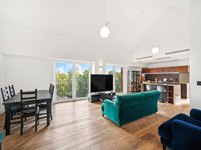 3 Bedroom Flat For Sale In Exchange Gardens, London, SW8