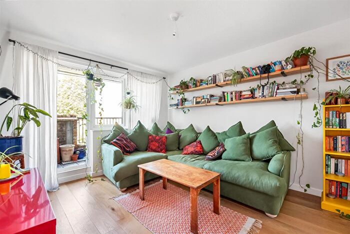 1 Bedroom Flat For Sale In Montague Square, London, SE15
