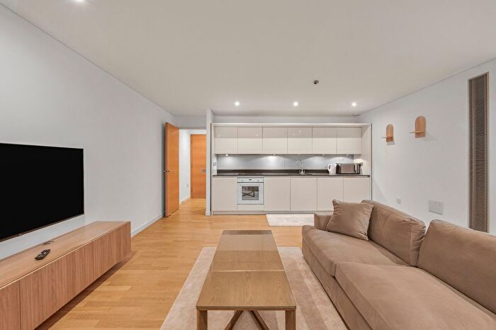 3 Bedroom Flat To Rent In Munkenbeck Building, Hermitage Street, W2