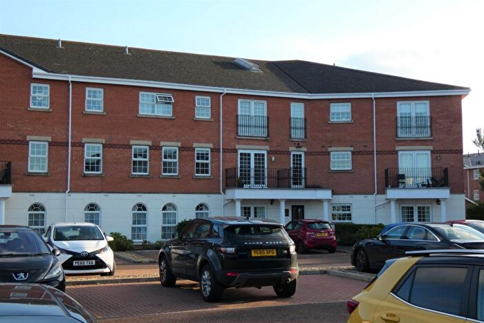 2 Bedroom Flat For Sale In New Hampshire Court, FY8