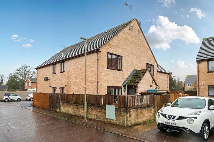 1 Bedroom End Of Terrace House For Sale In Carterton, Oxfordshire, OX18