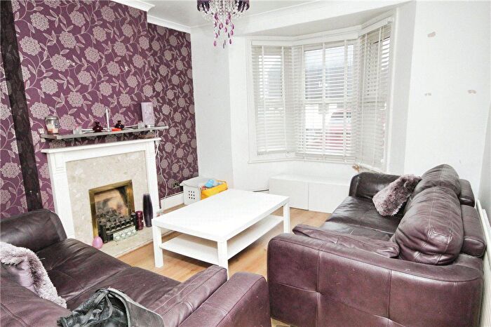 3 Bedroom Semi-Detached House To Rent In Whitehorse Lane, London, SE25