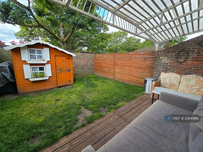 3 Bedroom Maisonette To Rent In Comet Close, Purfleet, RM19