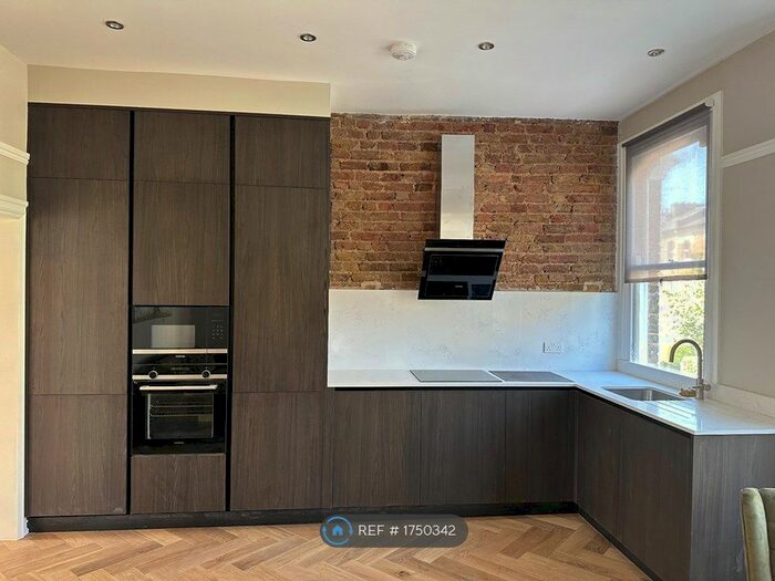 3 Bedroom Flat To Rent In Frithville Gardens, London, W12