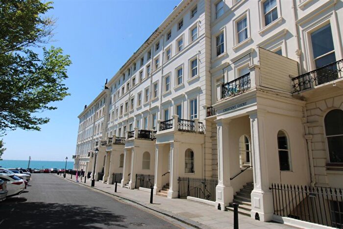 2 Bedroom Flat To Rent In Adelaide Crescent, Hove, BN3