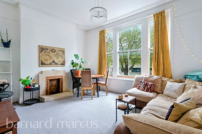 3 Bedroom Flat To Rent In Acre Lane, London, SW2