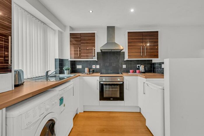 1 Bedroom Flat To Rent In Cardigan Road, Leeds, LS6