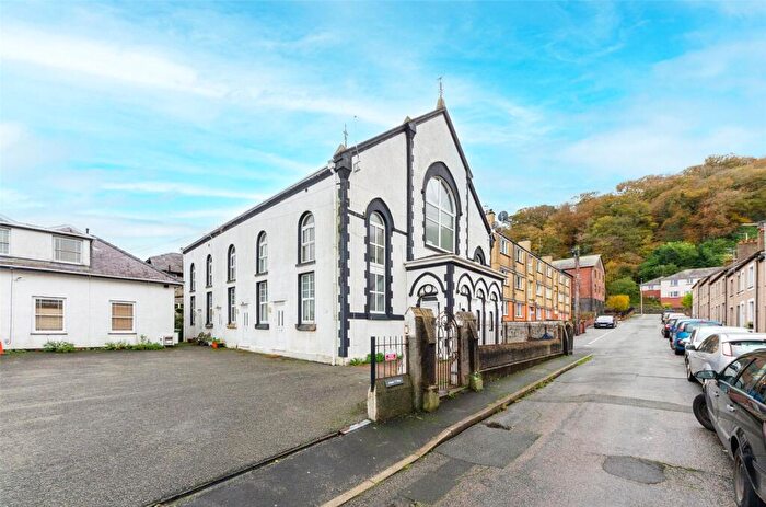 2 Bedroom Apartment For Sale In William Street, Bangor, Gwynedd, LL57