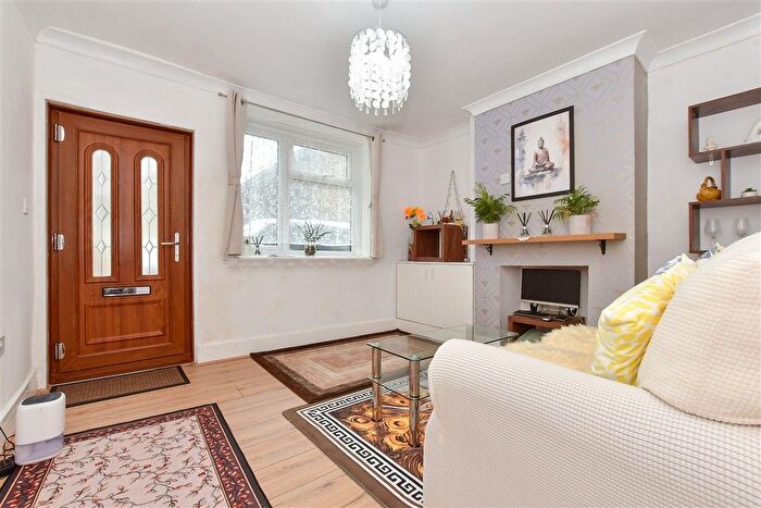 2 Bedroom End Terrace House For Sale In East Cliff, Dover, Kent, CT16