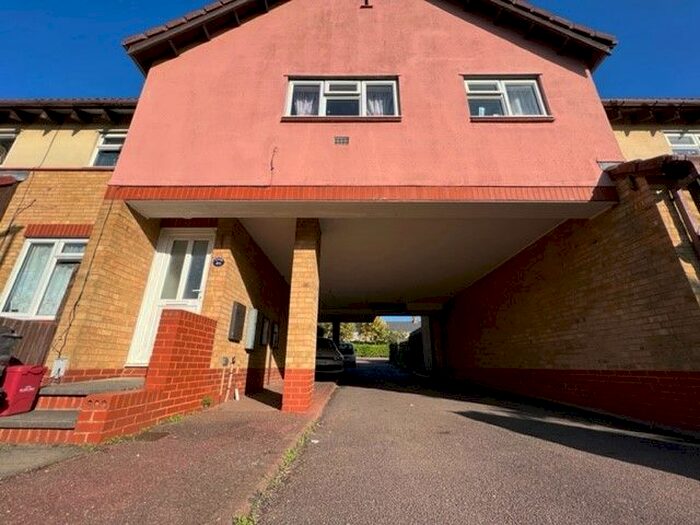 2 Bedroom Flat To Rent In Longcroft Road, Stevenage, SG1