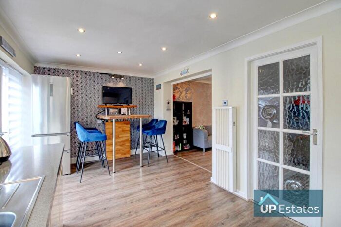 3 Bedroom Semi-Detached House For Sale In Yewdale Crescent, Coventry, CV2