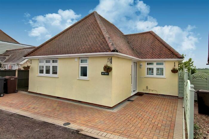 2 Bedroom Detached Bungalow To Rent In The Street, Chelmsford, CM3