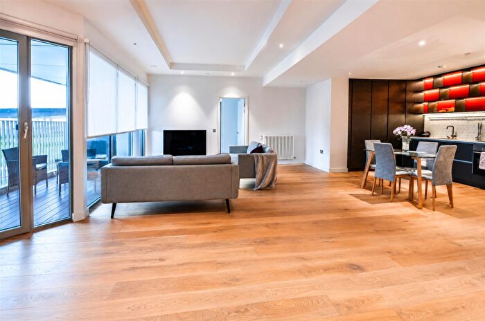 3 Bedroom Flat To Rent In Hercules House, London City Island, E14