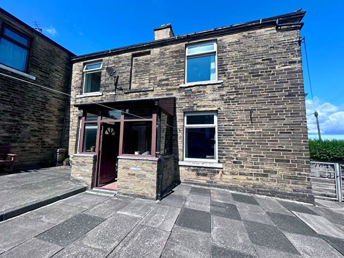 3 Bedroom End Terrace House For Sale In Allerton Road, Allerton, BD15