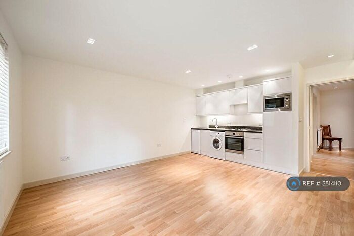 1 Bedroom Flat To Rent In Tennyson House, Haslemere, GU27