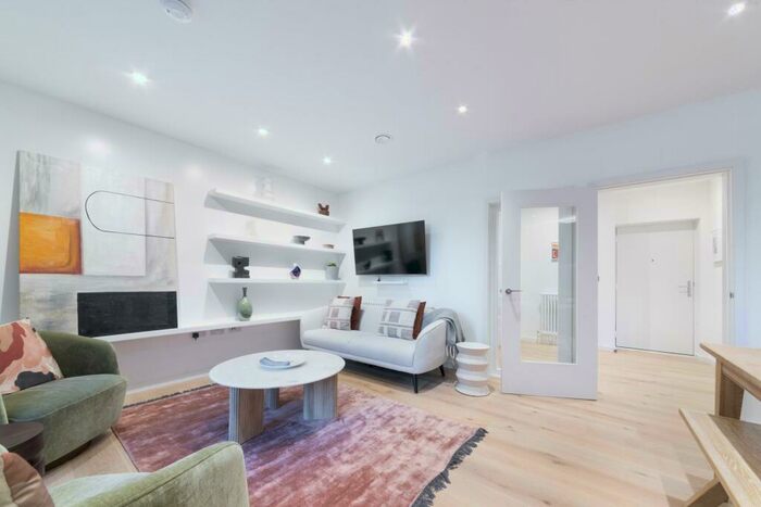 4 Bedroom Town House To Rent In Goodluck Hope, Orchard Place, London, E14