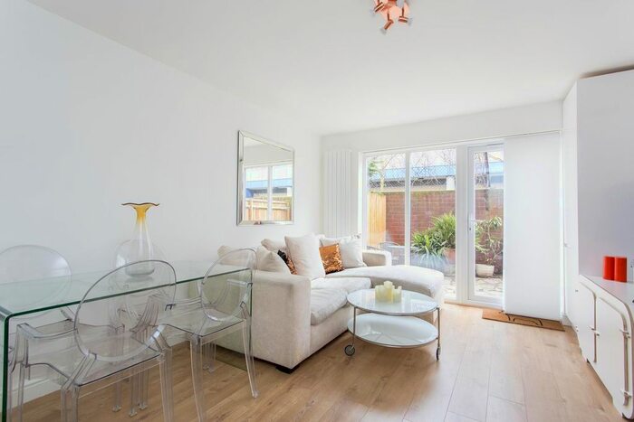 4 Bedroom Terraced House To Rent In Jarrow Way, London, E9