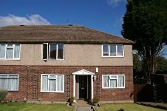 2 Bedroom Flat To Rent In Shooters Road, Enfield, EN2