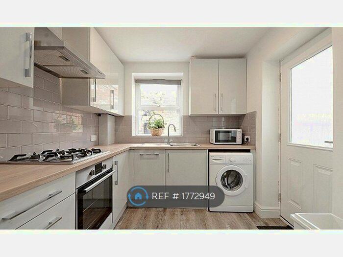 4 Bedroom Terraced House To Rent In Langdon Street, Sheffield, S11