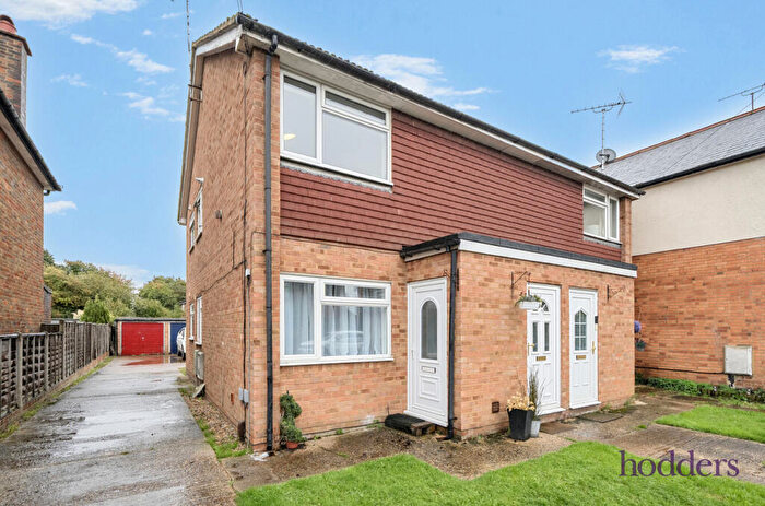 1 Bedroom Maisonette For Sale In Chertsey, Surrey, KT16