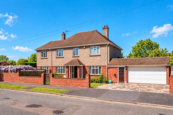 4 Bedroom Detached House For Sale In Wray Road, South Cheam, SM2
