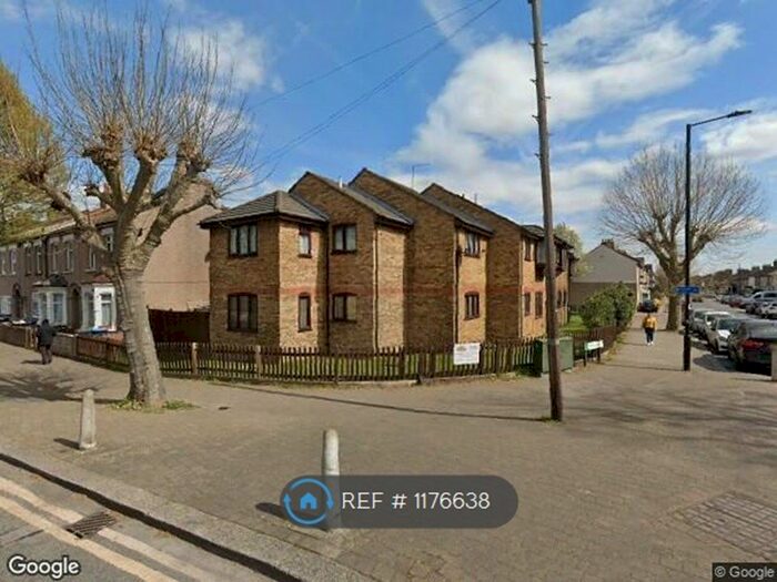 1 Bedroom Flat To Rent In Gosmore Court, Enfield, London N9