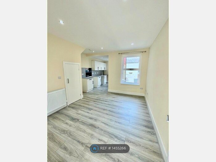 3 Bedroom Terraced House To Rent In Grove Park Lane, Harrogate, HG1