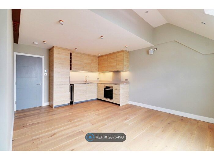 1 Bedroom Flat To Rent In Mount Mews, Hampton, TW12