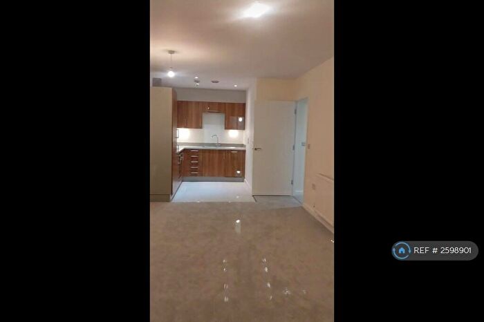 2 Bedroom Flat To Rent In Peebles Court, Croydon, CR0