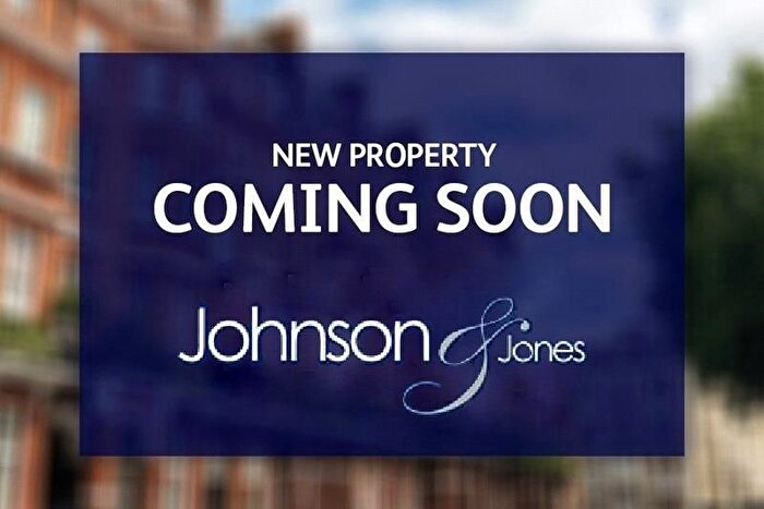 3 Bedroom Semi-Detached House To Rent In Chertsey, Surrey, KT16