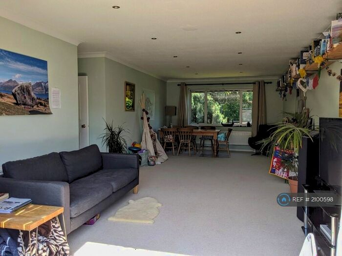 3 Bedroom Flat To Rent In Severnleigh Gardens, Bristol, BS9