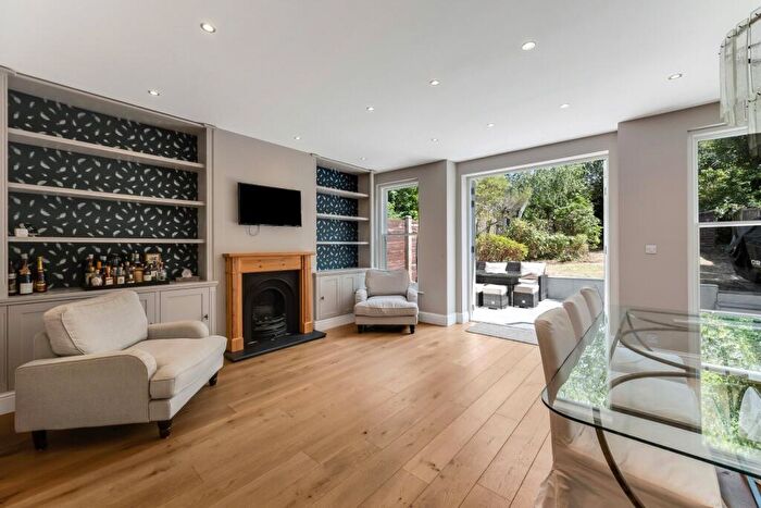 3 Bedroom Apartment For Sale In Minster Road, West Hampstead, NW2