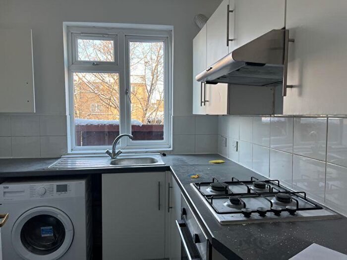 3 Bedroom Flat To Rent In Fore Street, Edmonton, N9
