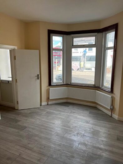 2 Bedroom Semi-Detached House To Rent In Kingsley Road, Hounslow, TW3