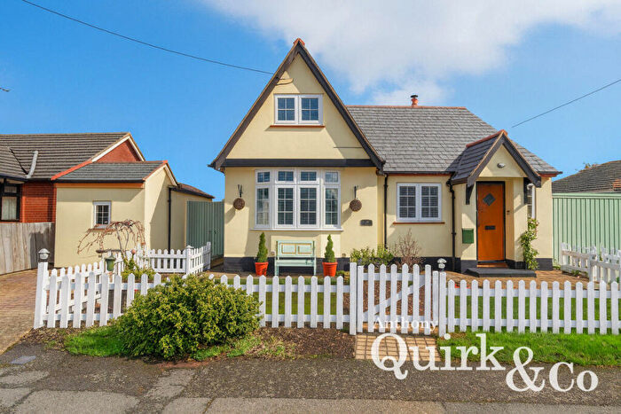 3 Bedroom Detached House For Sale In May Avenue, Canvey Island, SS8