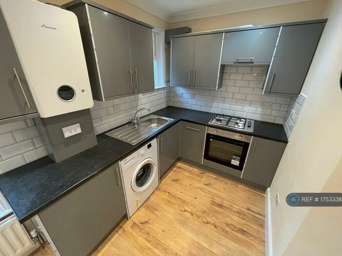 3 Bedroom Flat To Rent In Osborne Road South, Southampton, SO17