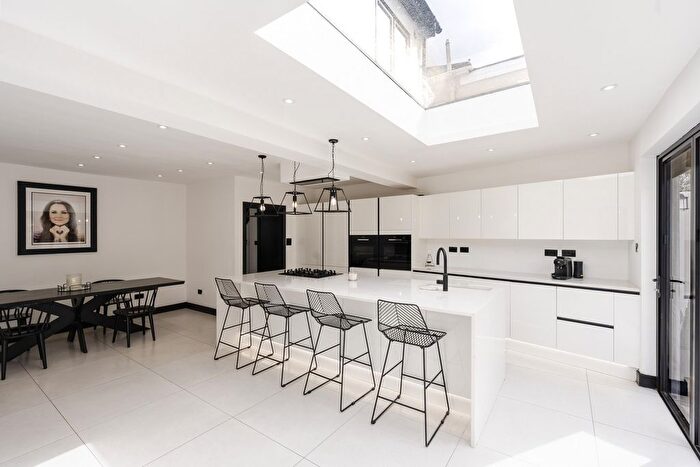 5 Bedroom Semi Detached House For Sale In Chadacre Avenue, Ilford, IG5