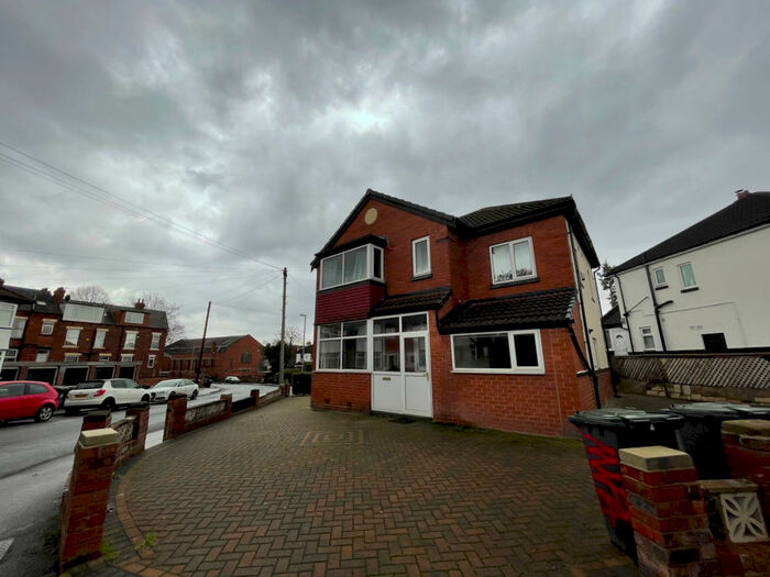 5 Bedroom Detached House To Rent In Newport Road, Leeds, West Yorkshire, LS6