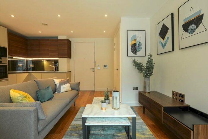 Flat To Rent In Copper Works Wharf Sugar House Island, E15